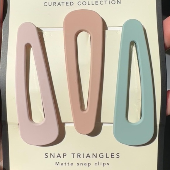 Matte Snap-Triangle Hair Clips - Picture 2 of 3